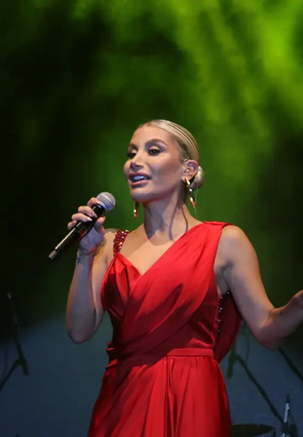 İrem Derici